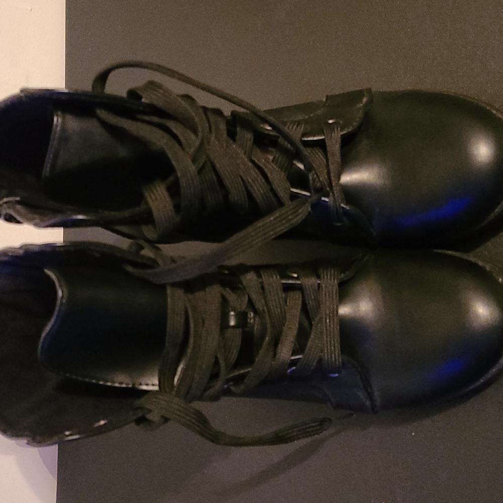 Women's Black Leather tie up with side zipper Heel Combat Boots size 11